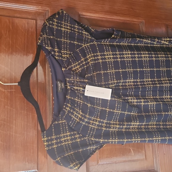 Ann Taylor Factory Navy and Yellow Bouse - Size M - Picture 2 of 3